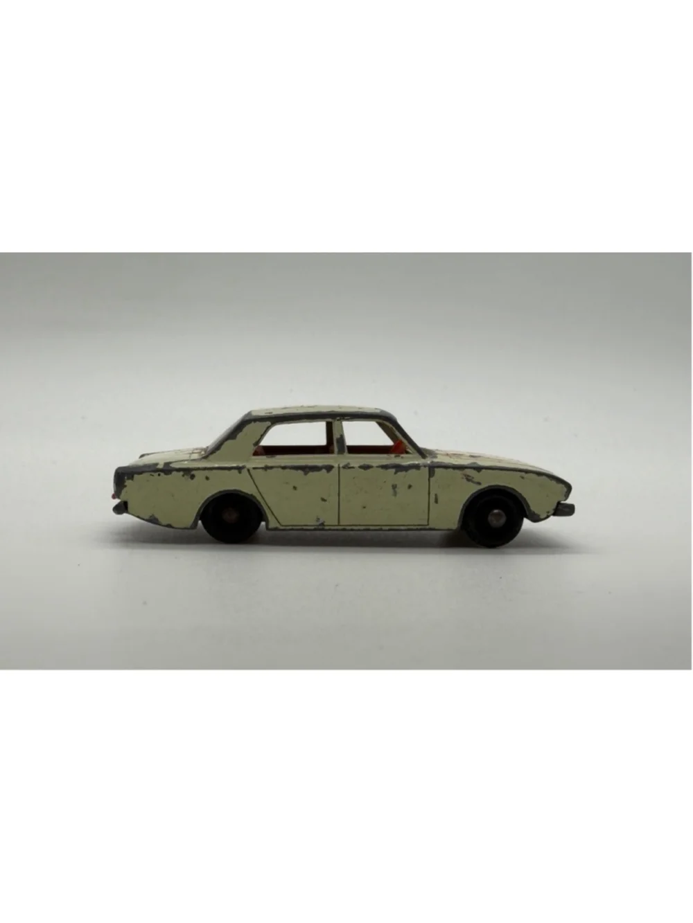 Vintage Matchbox Lesney No. 45 Ford Corsair Cream Made in England Diecast